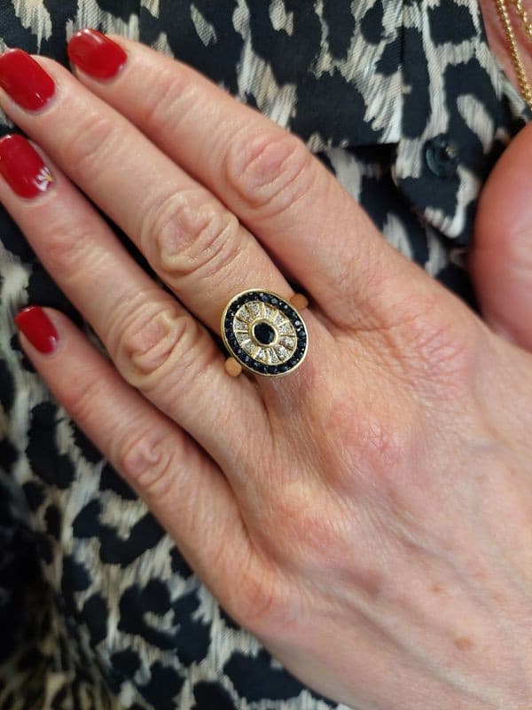 BAGUE MODERNE SAPHIRS ET DIAMANTS — vue 2