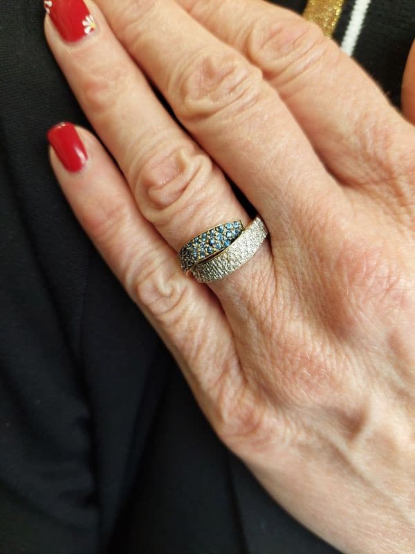 BAGUE  TOPAZES ET DIAMANTS — vue 2