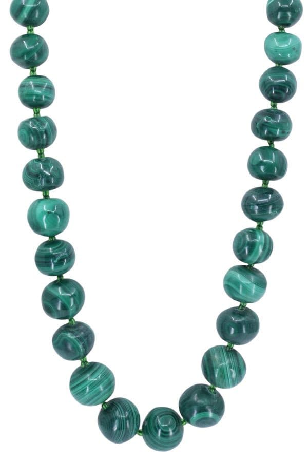 COLLIER MALACHITE EN CHUTE — vue 1