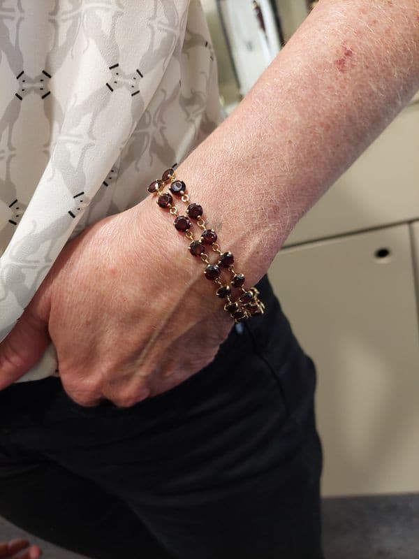 BRACELET 2 RANGS ANCIEN GRENATS — vue 2