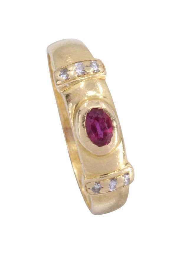 BAGUE MODERNE RUBIS ET DIAMANTS — vue 4