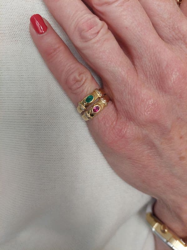 BAGUE MODERNE RUBIS ET DIAMANTS — vue 6
