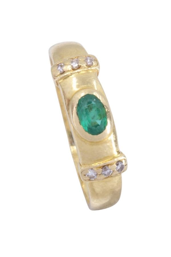 BAGUE MODERNE ÉMERAUDE ET DIAMANTS — vue 4