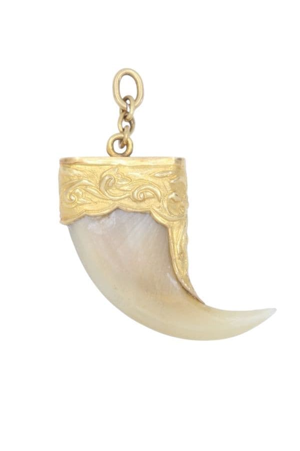 PENDENTIF GRIFFE DE TIGRE — vue 1