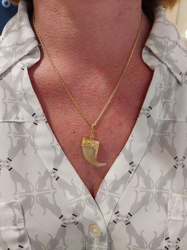PENDENTIF GRIFFE DE TIGRE — vue 2