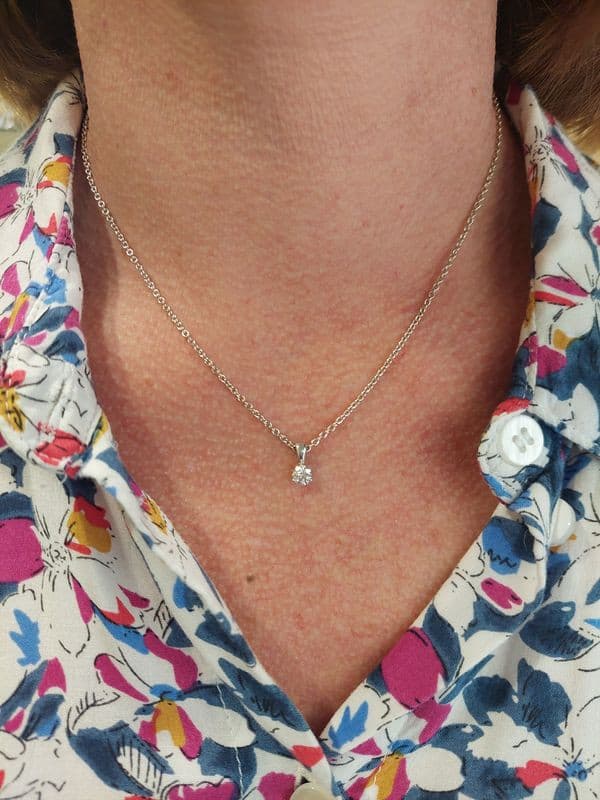 COLLIER DIAMANT SOLITAIRE 0.30 CARAT — vue 2