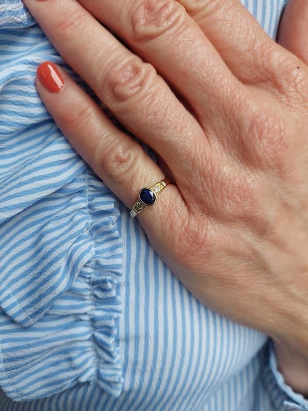 BAGUE SAPHIR ET DIAMANTS — vue 2