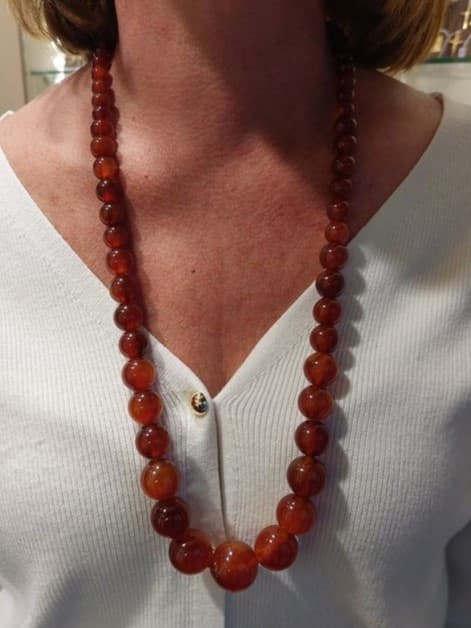 COLLIER BOULES EN BAKÉLITE — vue 2