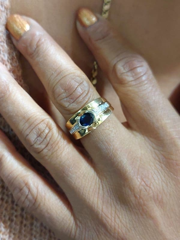 BAGUE MODERNE SAPHIR ET DIAMANTS — vue 2