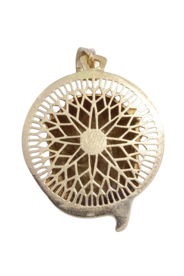 PENDENTIF CHRIST — vue 3