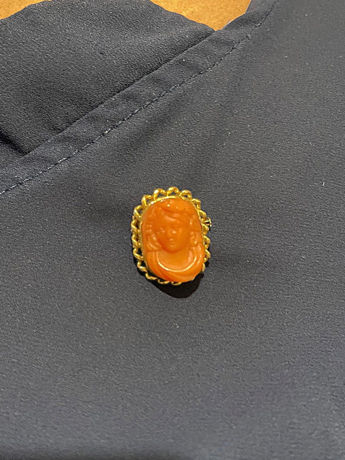 BROCHE CAMÉE CORAIL — vue 2
