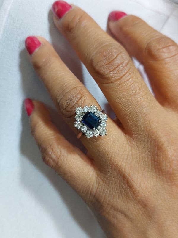 BAGUE POMPADOUR SAPHIR ET DIAMANTS ANNÉES 50 — vue 2