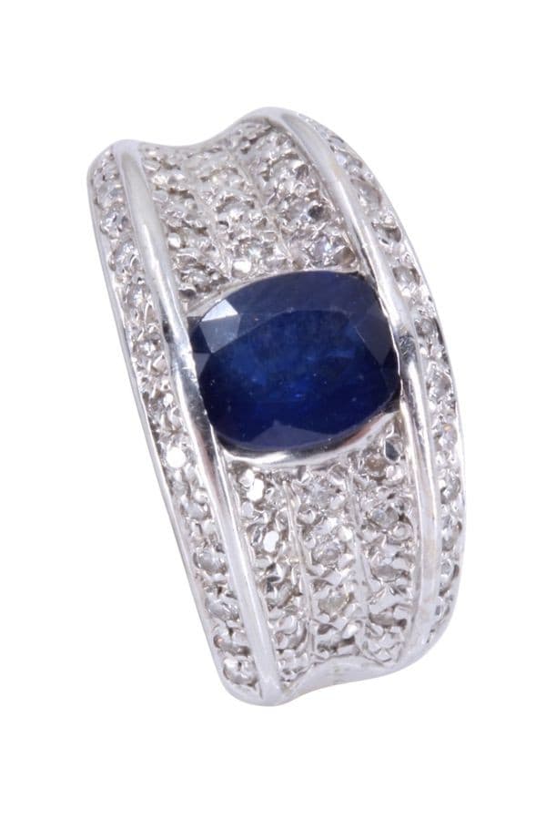 BAGUE MODERNE SAPHIR ET DIAMANTS — vue 4