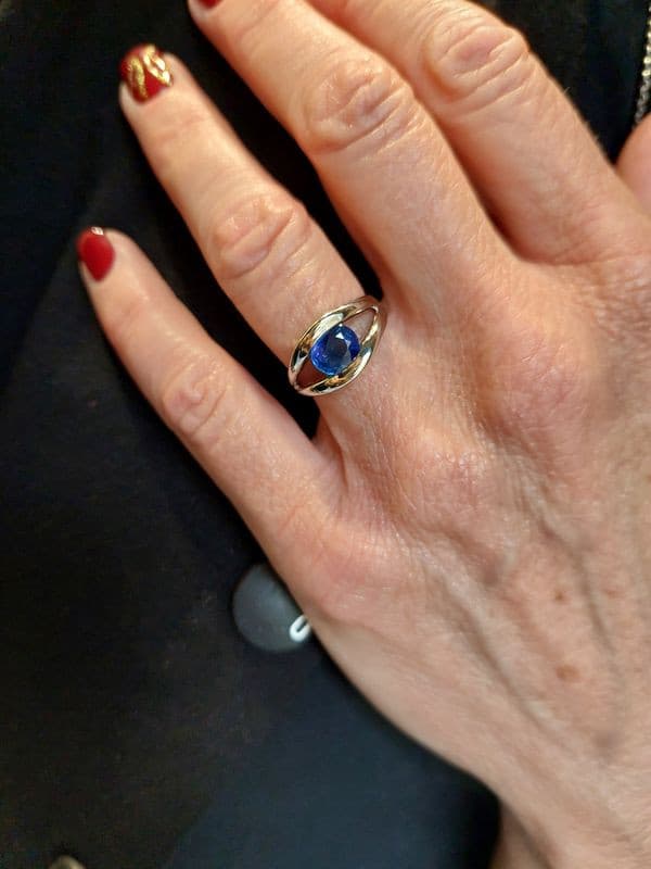 BAGUE MODERNE SAPHIR — vue 2