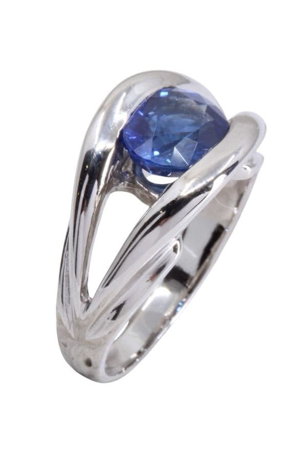 BAGUE MODERNE SAPHIR — vue 3