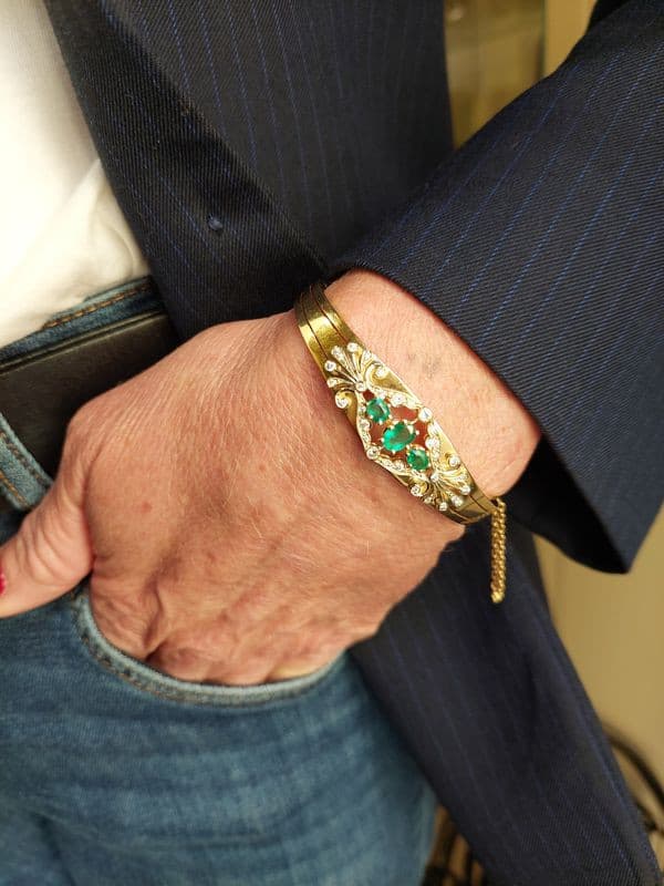 BRACELET JONC ÉMERAUDES ET DIAMANTS — vue 2