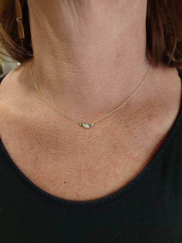 COLLIER ÉMERAUDES ET DIAMANTS — vue 2