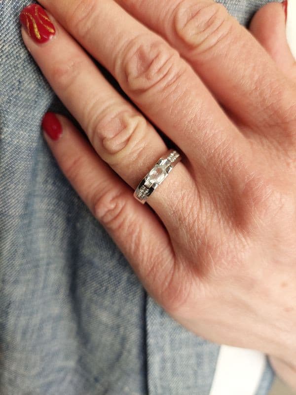 BAGUE MODERNE AIGUE-MARINE ET DIAMANTS — vue 2