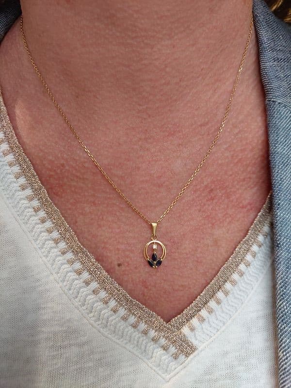 PENDENTIF SAPHIRS ET DIAMANT — vue 2