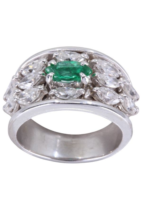 BAGUE MODERNE ÉMERAUDE ET DIAMANTS