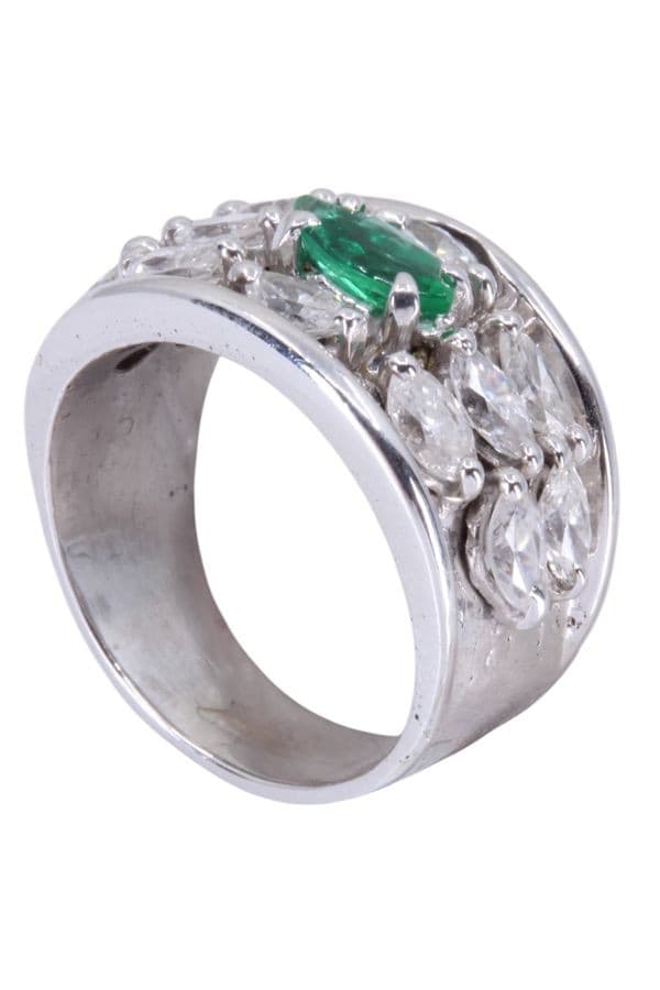 BAGUE MODERNE ÉMERAUDE ET DIAMANTS — vue 5