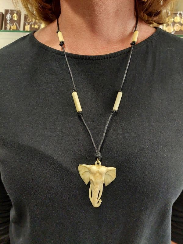 COLLIER EN IVOIRE — vue 2