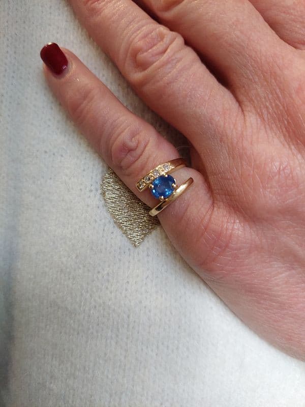 BAGUE MODERNE SAPHIR ET DIAMANTS — vue 2