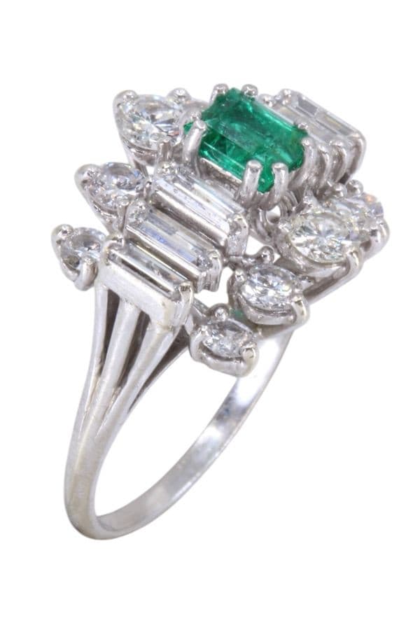 BAGUE ÉMERAUDE ET DIAMANTS — vue 3