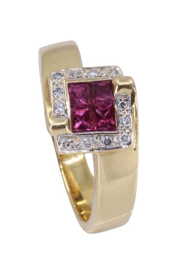 BAGUE MODERNE RUBIS ET DIAMANTS — vue 4