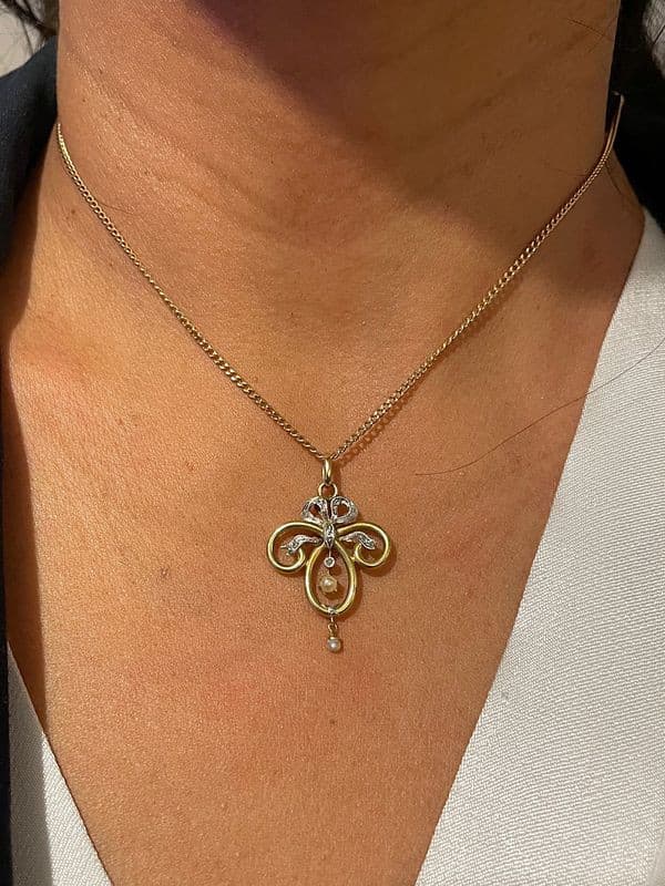 PENDENTIF ART-NOUVEAU PERLES ET DIAMANTS — vue 2
