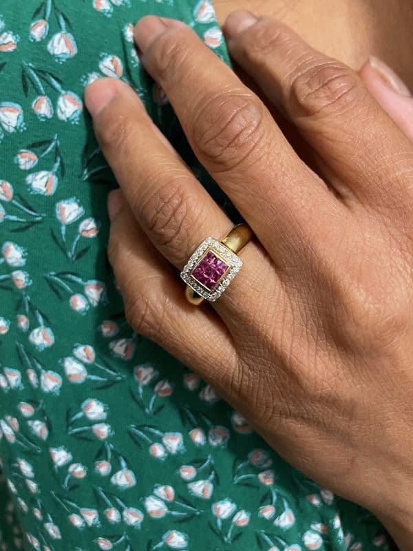 BAGUE MODERNE RUBIS — vue 2