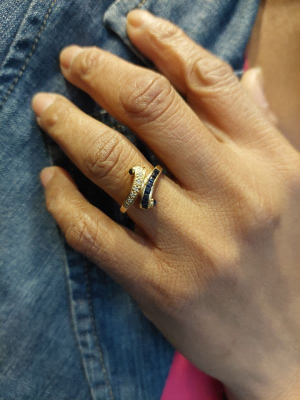 BAGUE MODERNE SAPHIRS ET DIAMANTS — vue 2