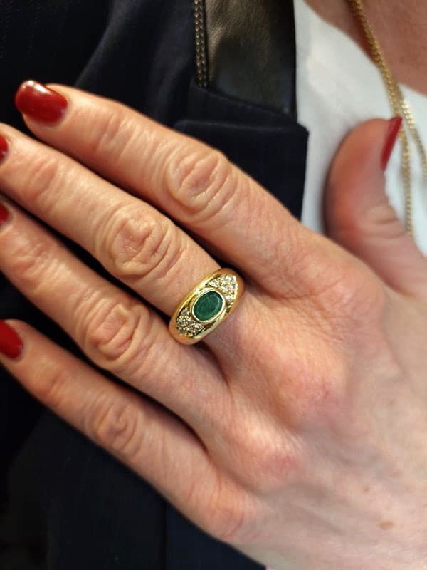 BAGUE JONC ÉMERAUDE ET DIAMANTS — vue 2