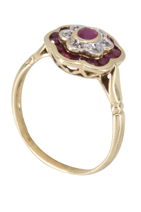 BAGUE MARGUERITE RUBIS ET DIAMANTS — vue 5
