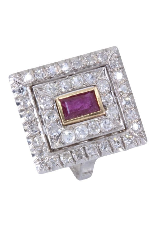 BAGUE ANCIENNE RUBIS ET DIAMANTS — vue 4