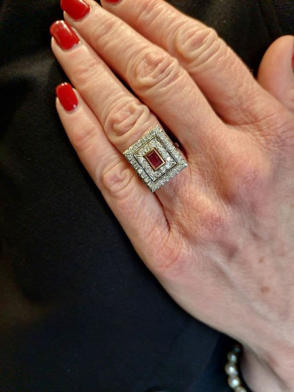 BAGUE ANCIENNE RUBIS ET DIAMANTS — vue 2
