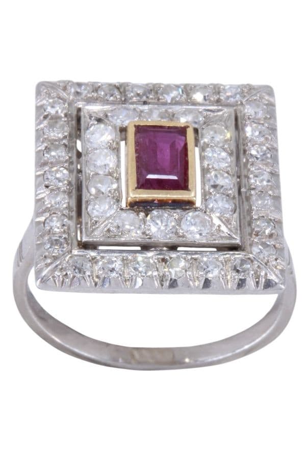 BAGUE ANCIENNE RUBIS ET DIAMANTS — vue 1
