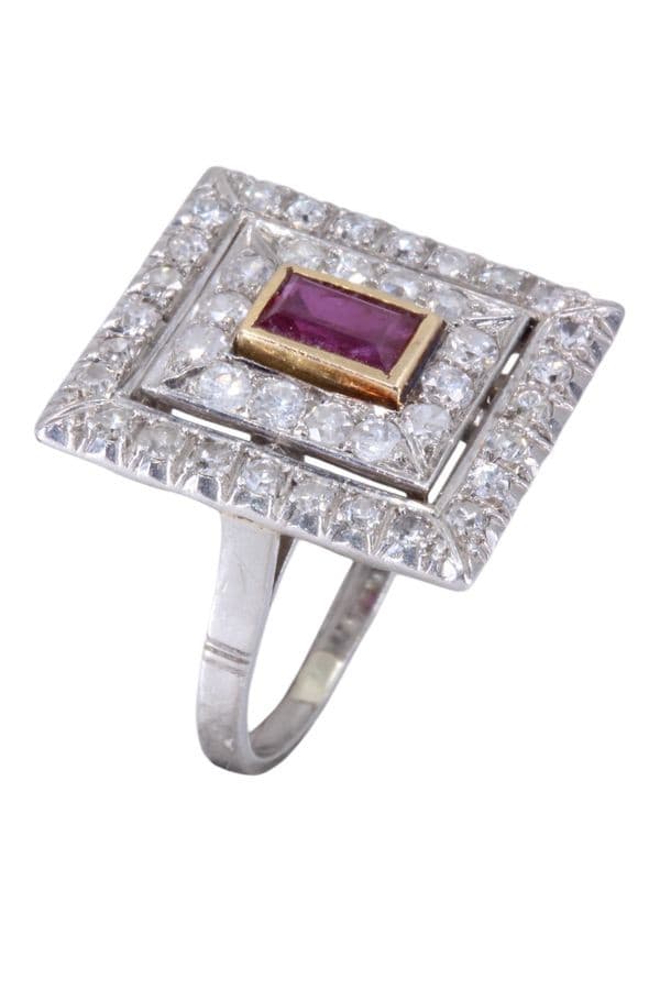 BAGUE ANCIENNE RUBIS ET DIAMANTS — vue 3