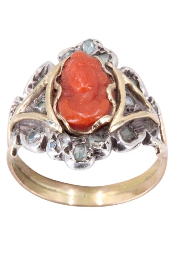 BAGUE ANCIENNE CAMÉE CORAIL ET DIAMANTS