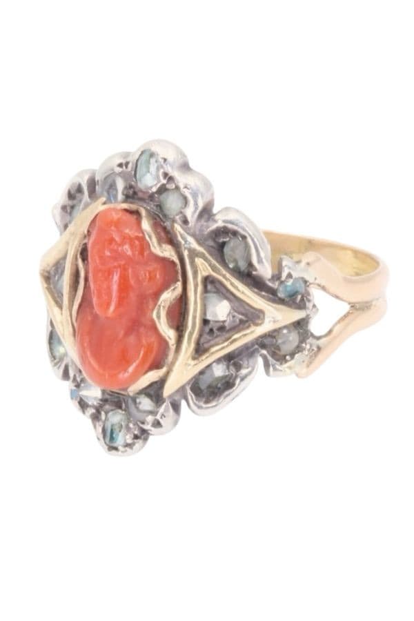 BAGUE ANCIENNE CAMÉE CORAIL ET DIAMANTS — vue 4