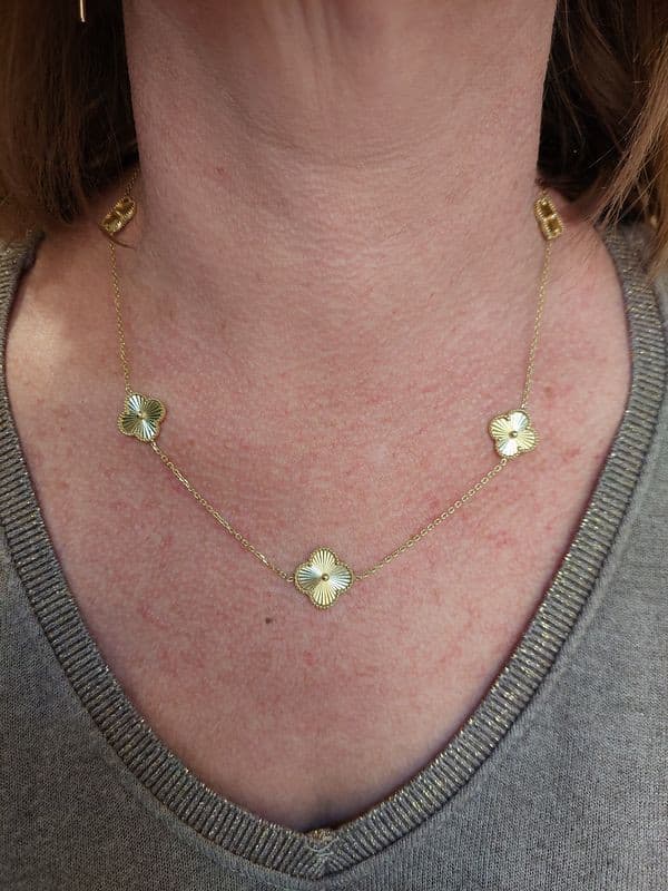 COLLIER MODERNE TRÈFLES — vue 2