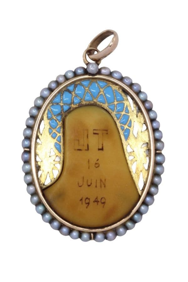 MÉDAILLE VIERGE ANCIENNE EN IVOIRE, ÉMAIL ET PERLES — vue 3