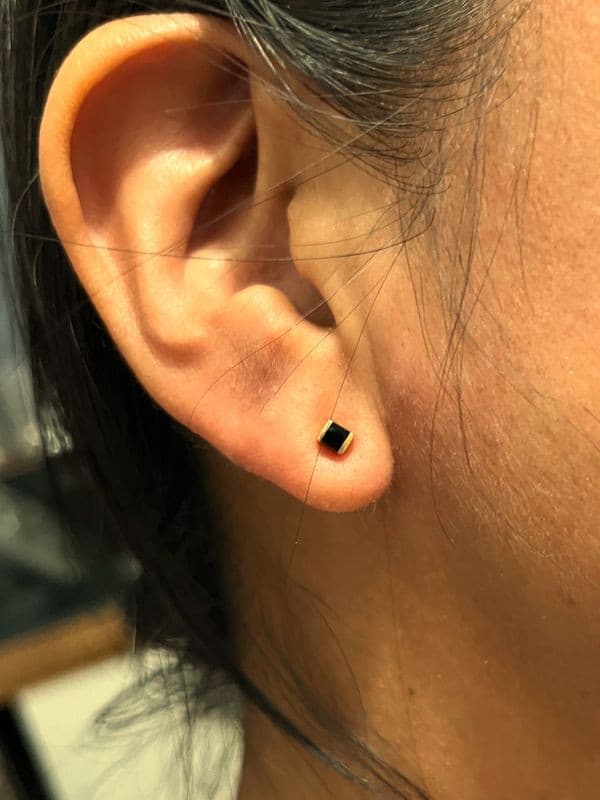 BOUCLES D'OREILLES CLOUS ONYX — vue 2