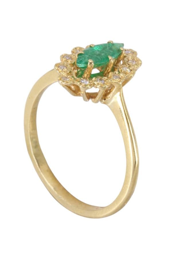 MARQUISE MODERNE ÉMERAUDE ET DIAMANTS — vue 4