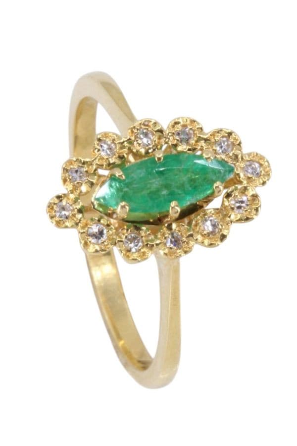 MARQUISE MODERNE ÉMERAUDE ET DIAMANTS — vue 5