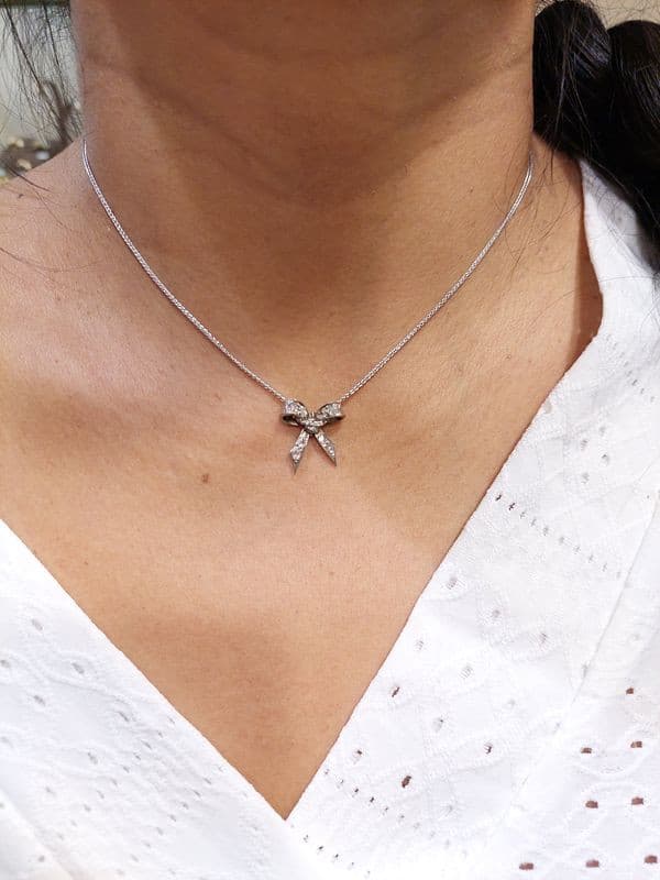 PENDENTIF NOEUD DIAMANTS — vue 2