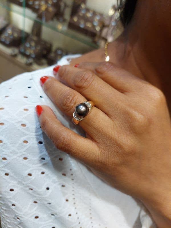 BAGUE PERLE NOIRE ET DIAMANTS — vue 2