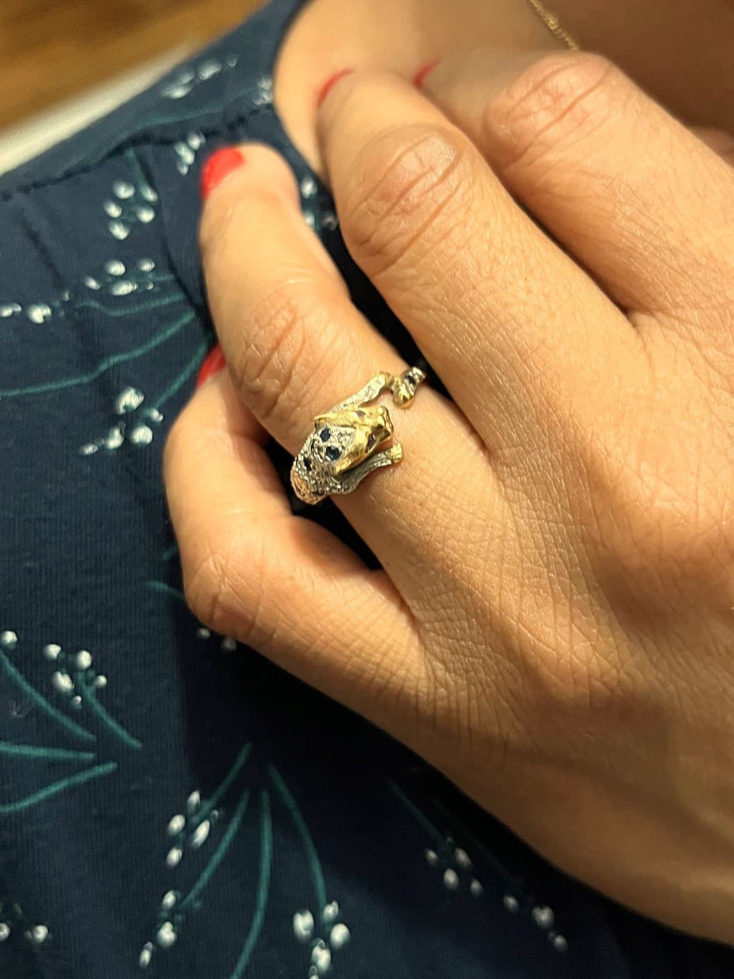 BAGUE PANTHÈRE SAPHIRS ET RUBIS — vue 2