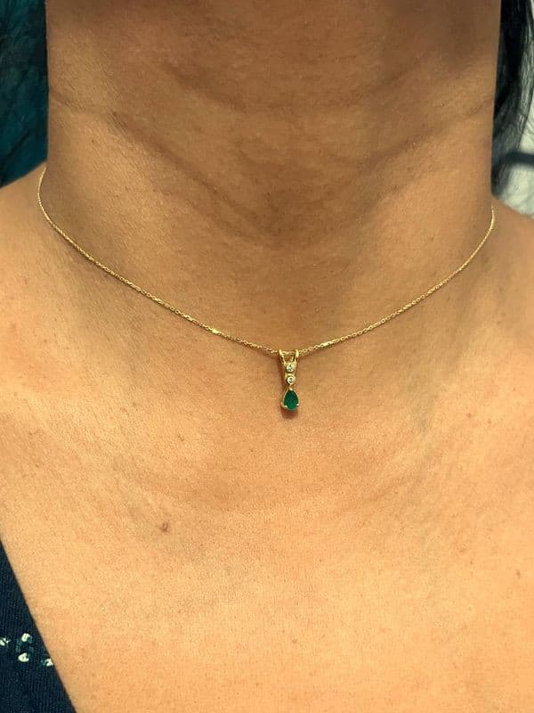 COLLIER  ÉMERAUDE ET DIAMANTS — vue 2