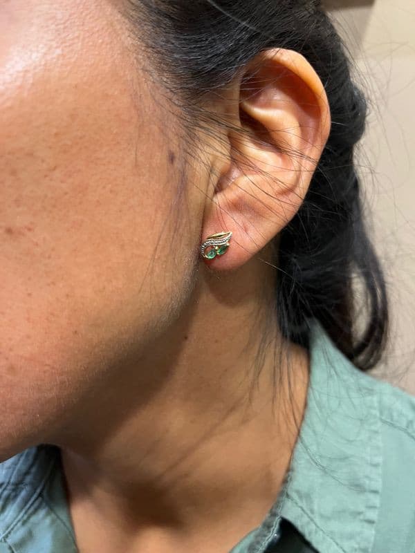 BOUCLES D'OREILLES ÉMERAUDES — vue 2
